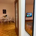 Japandi-style In Mit Stellplatz, Balkon アパート