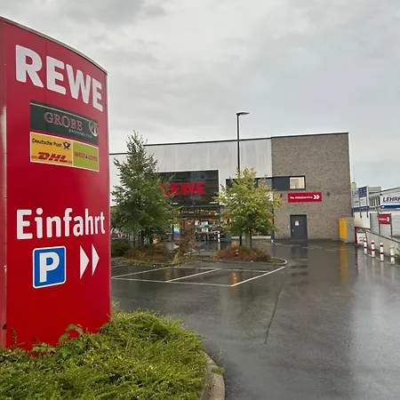 Japandi-style In Mit Stellplatz, Balkon 아파트