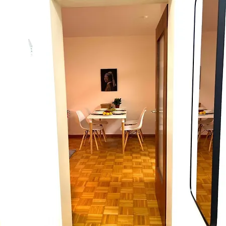 Japandi-style In Mit Stellplatz, Balkon *